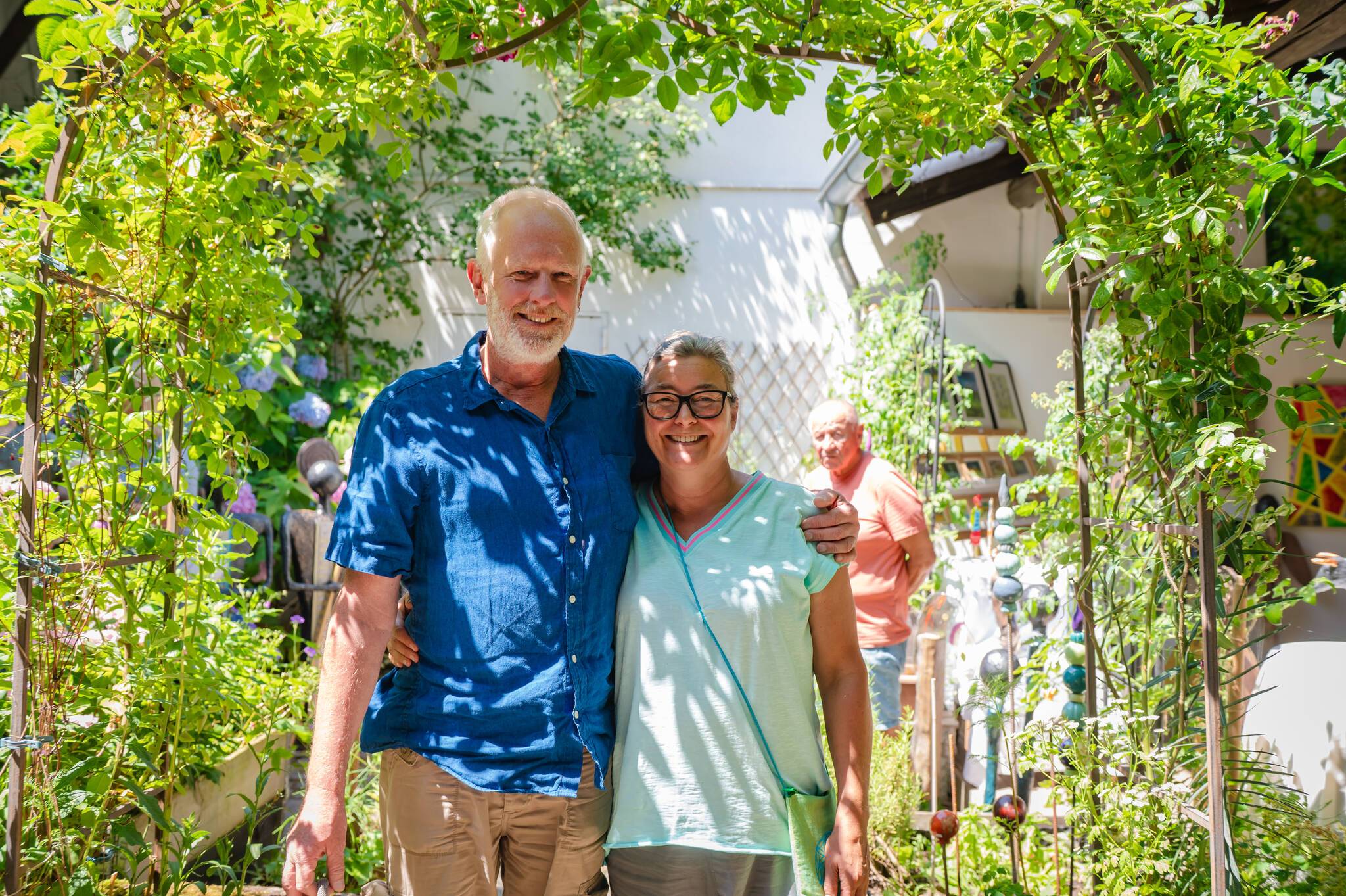 Ute und Holger Krueger haben den alten Krueger-Hof in Arzdorf mit viel Grün in ein kleines Paradies verwandelt.  
